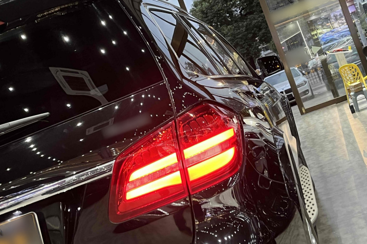 奔驰GLS 2017款 GLS 400 4MATIC动感型车身外观6005