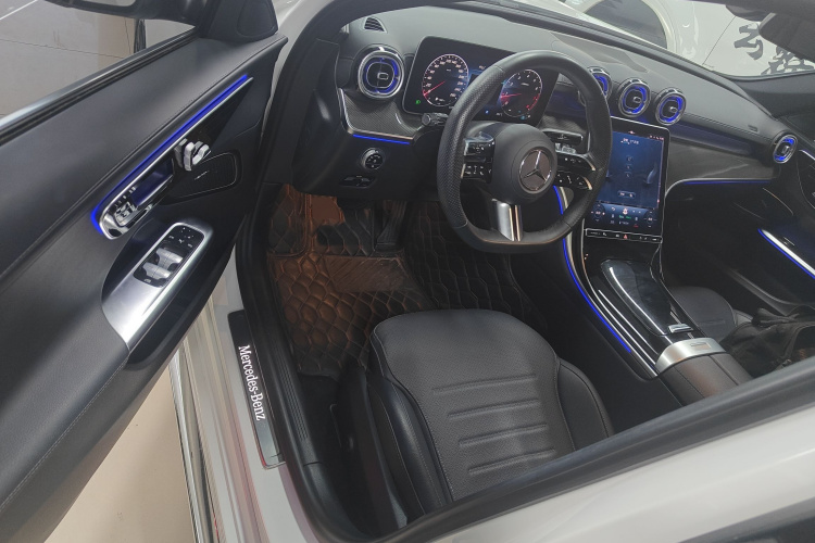 奔驰C级 2023款 C 260 L 运动版中控内饰7003