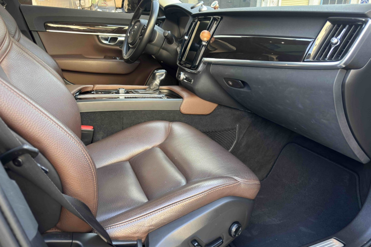 沃尔沃S90 2018款 T4 智远版中控内饰7012