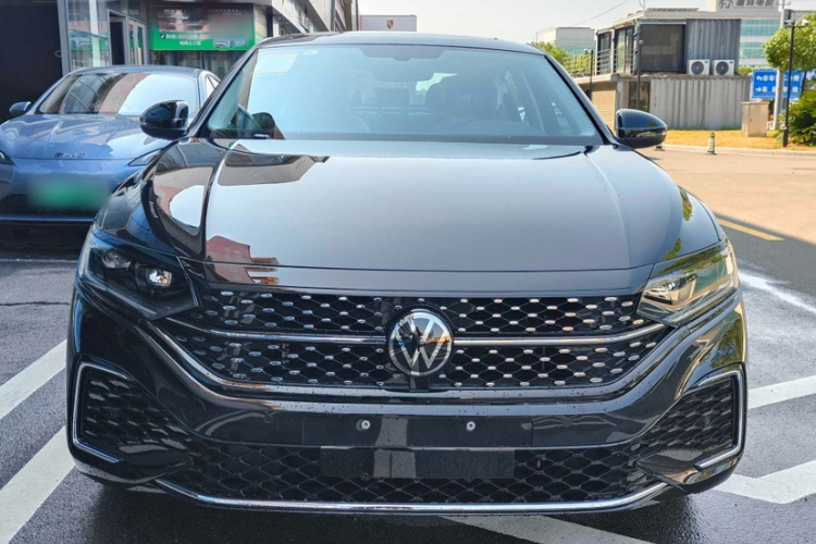 大众 帕萨特 2025款 出众款 330TSI 精英版车身外观6005