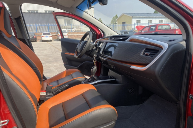 吉利汽车 远景X1 2017款 1.3L 自动玩家版中控内饰7004