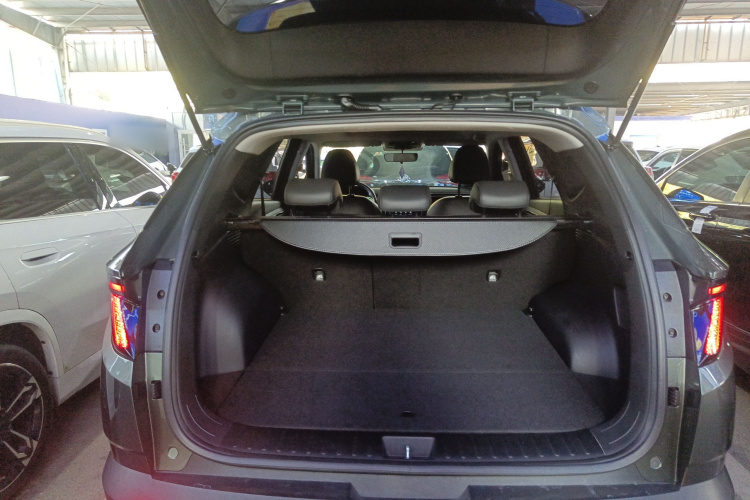 现代 2023款 途胜L 1.5T 自动两驱GLX精英版机舱底盘23