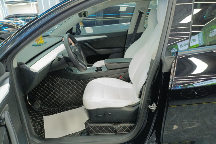 特斯拉 Model Y 2022款 长续航全轮驱动版局部细节19
