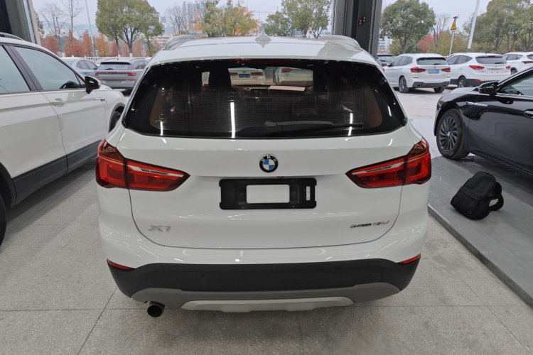 宝马X1 2019款 sDrive18Li 尊享型车身外观6