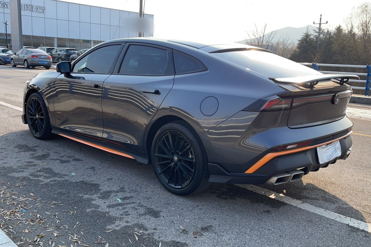 长安UNI-V 2024款 1.5T 尊贵运动型车身外观6005