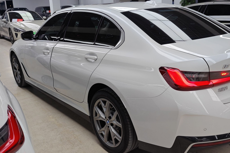 宝马i3 2025款 eDrive 35 L车身外观6003