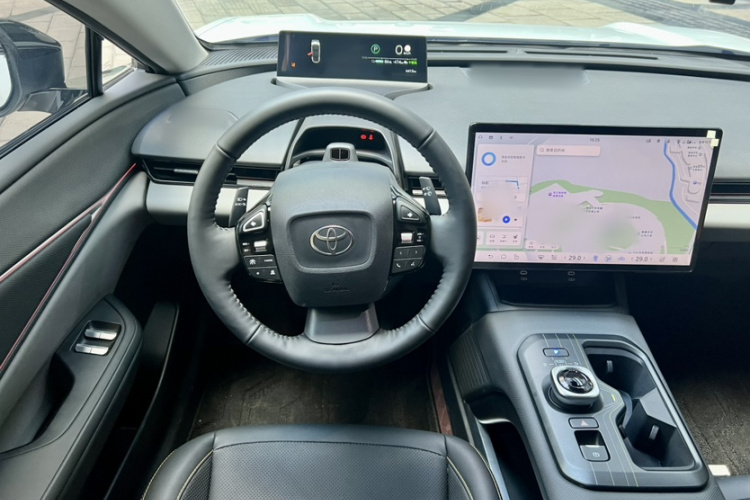 丰田bZ5 2025款 550 PRO智行版中控内饰7004