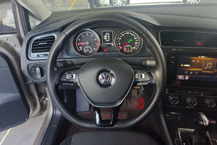 大众 高尔夫 2020款 200TSI DSG舒适进取版中控内饰13