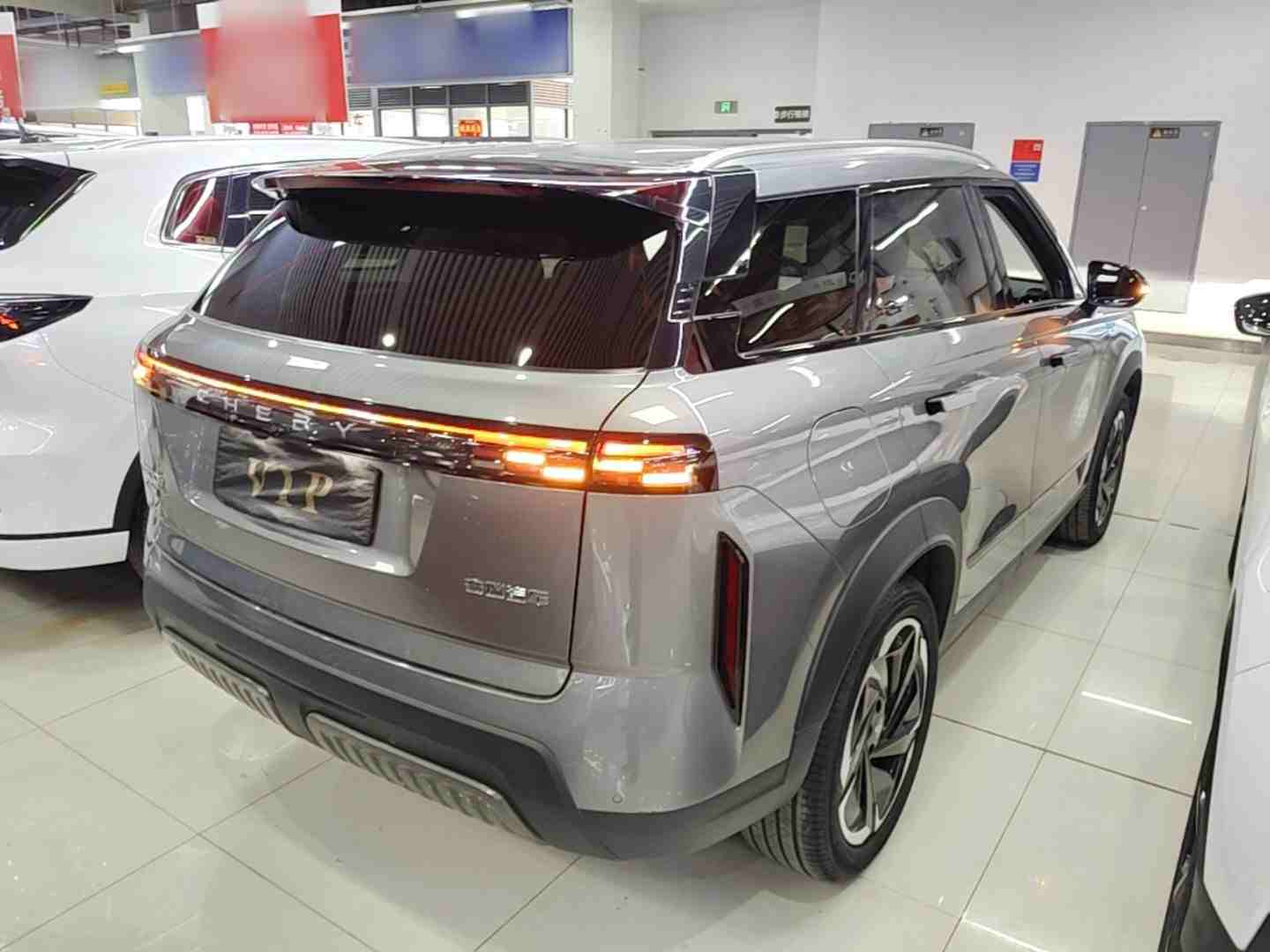 车辆右后45度外观展示