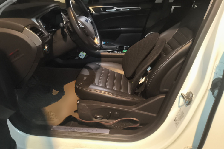 福特 蒙迪欧 2013款 2.0L GTDi200时尚型中控内饰19