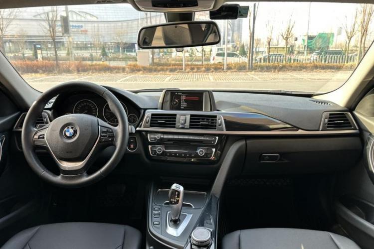 宝马3系 2017款 320Li 时尚型中控内饰7002