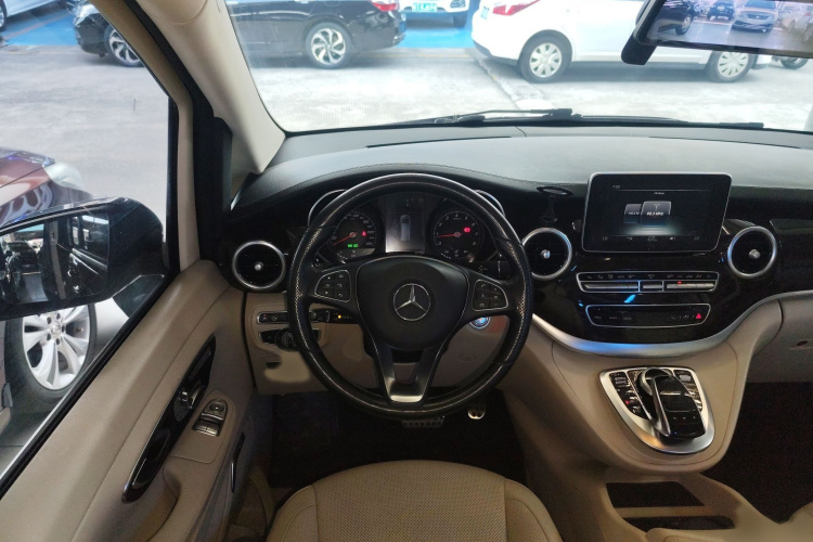 奔驰V级 2018款 V 260 L 尊贵加长版 国VI局部细节13