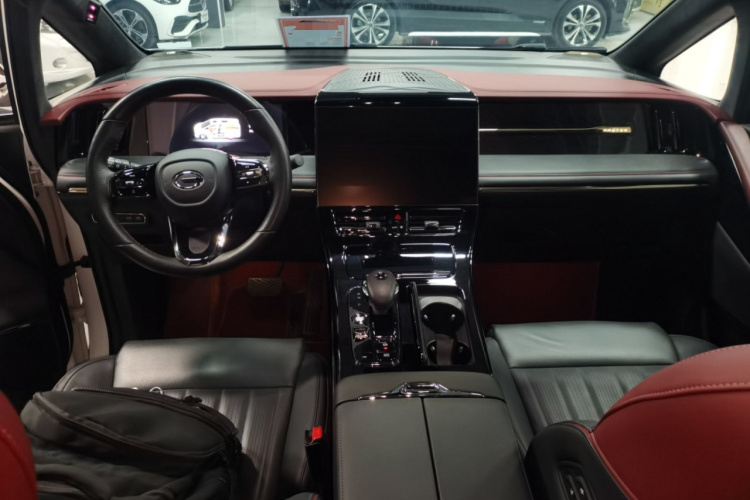 广汽传祺 传祺M8 2023款 宗师系列 双擎 御尊版中控内饰12