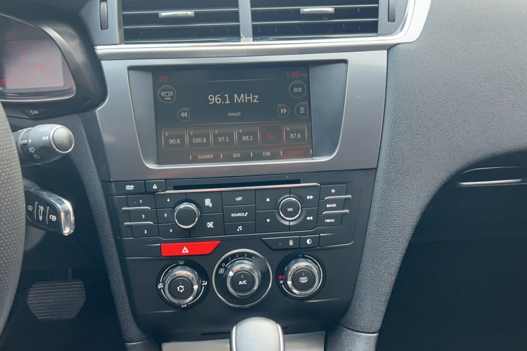 DS 6 2016款 1.6T 雅致版THP160局部细节16