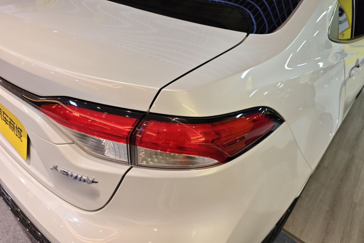 丰田 雷凌 2022款 双擎 1.8H E-CVT运动版车身外观6006