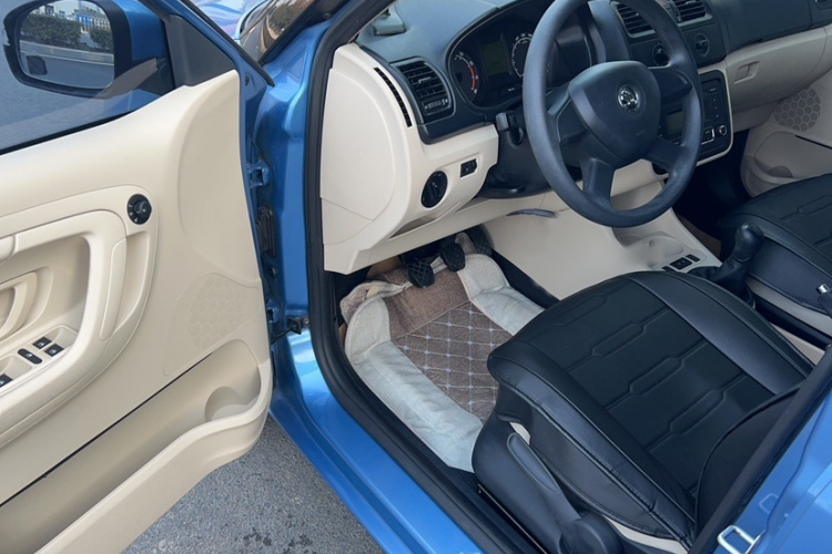 斯柯达 晶锐 2014款 1.4L 手动晶致版中控内饰7002