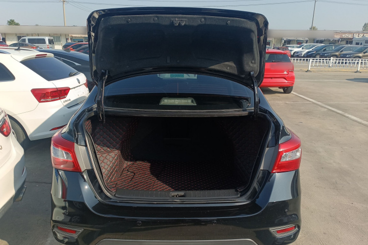 日产 轩逸 2019款 1.6XV CVT智联尊享版 国VI机舱底盘23