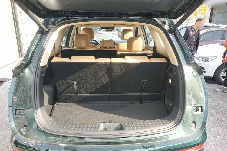 蓝电E5 PLUS 2025款 120km 标准续航版 7座机舱底盘23