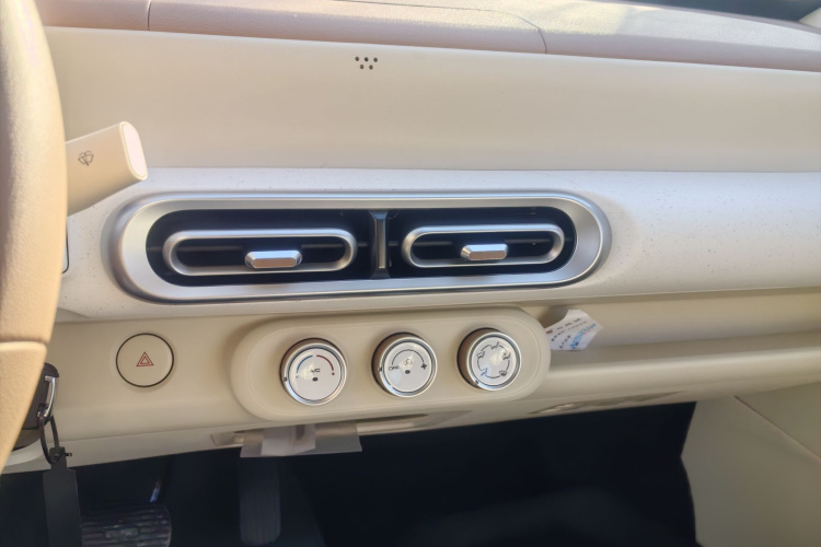 五菱汽车 宏光MINIEV 2024款 第三代 215km 青春版中控内饰7003