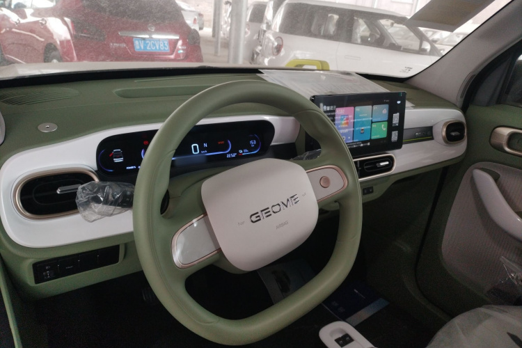 吉利银河 2025款 210km 熊猫骑士中控内饰12