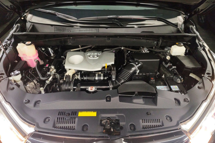 丰田 汉兰达 2017款 2.0T 四驱豪华版 7座机舱底盘24