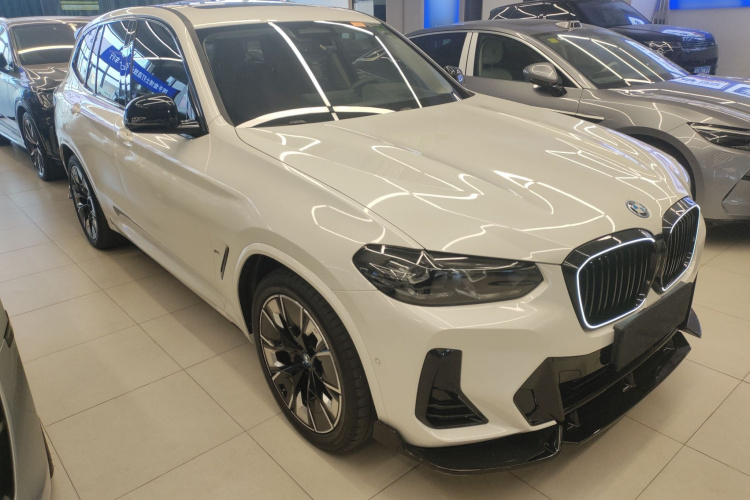 宝马iX3 2024款 创领型车身外观3