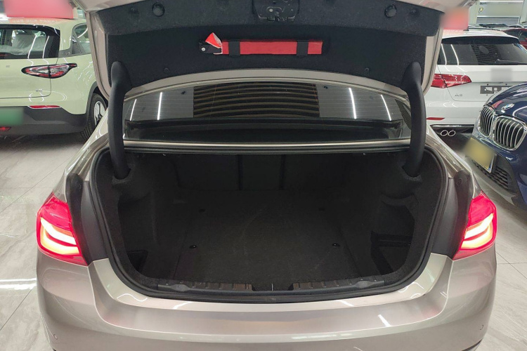 宝马3系 2017款 320Li 时尚型机舱底盘23