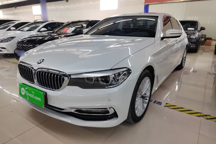 宝马5系 2018款 改款 530Li 领先型 豪华套装车身外观1