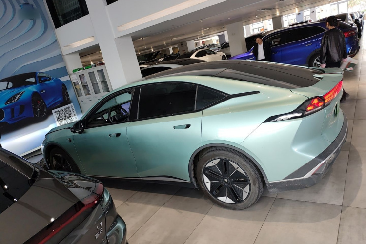 深蓝汽车 深蓝SL03 2024款 530Max纯电版车身外观4