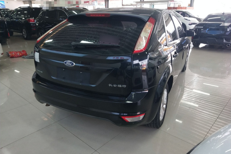 福特 福克斯 2013款 两厢经典 1.8L 手动基本型车身外观7