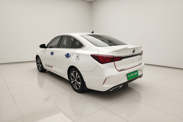 长安 逸动 2020款 PLUS 1.6L GDI 手动豪华型车身外观5