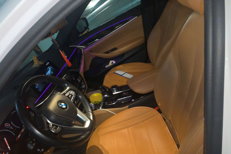 宝马5系 2018款 改款 530Li 领先型 M运动套装中控内饰19