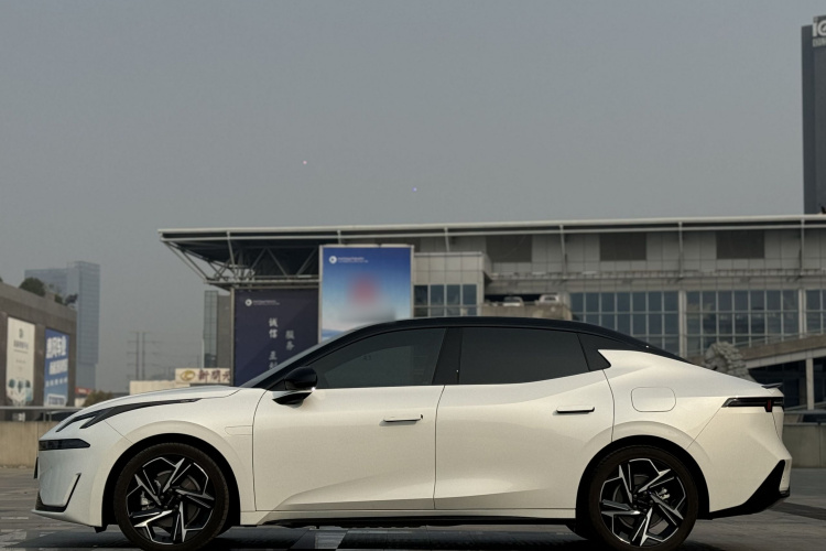 领克07 2024款 EM-P 126长续航 Ultra车身外观6011