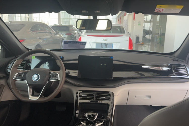 比亚迪 秦PLUS 2024款 荣耀版 DM-i 55KM领先型中控内饰7004