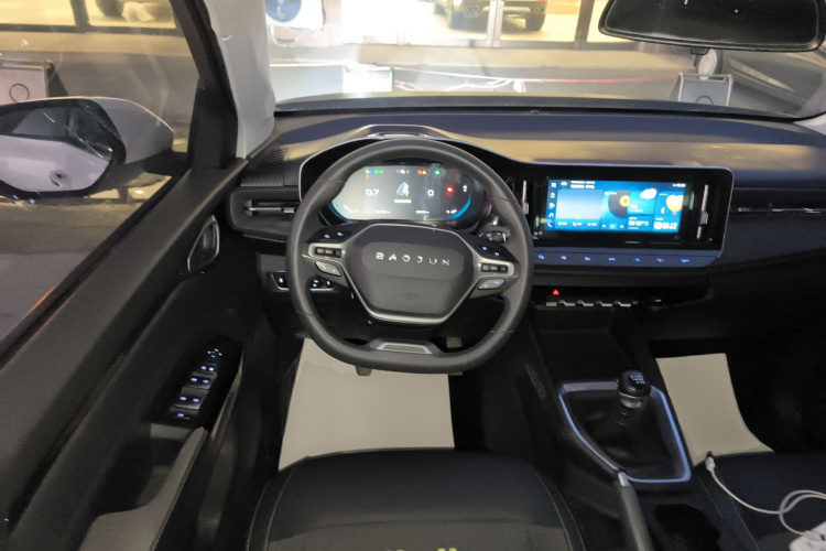 宝骏RM-5 2019款 1.5T 手动24小时在线精英型 5座中控内饰13