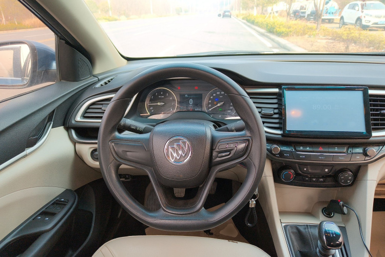 别克 英朗 2016款 15N 手动精英型中控内饰13