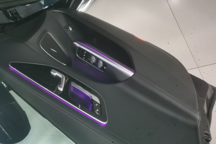 奔驰C级 2022款 C 260 L 运动版中控内饰7006