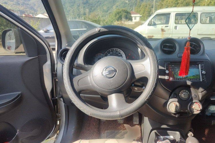 日产 玛驰 2015款 1.2L 手动易享版中控内饰13