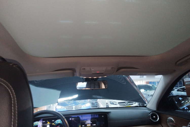 奔驰E级 2021款 改款 E 260 L中控内饰22