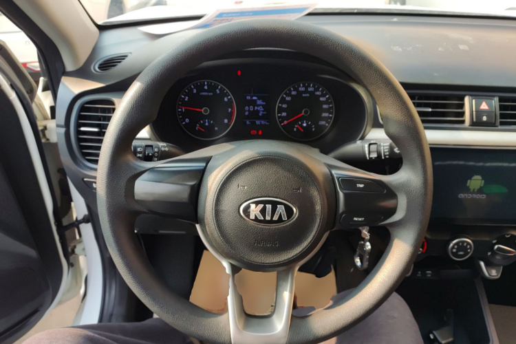 起亚K2 2017款 三厢 1.4L MT GLS局部细节13