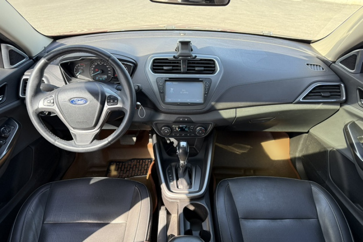 福特 福睿斯 2015款 1.5L 自动时尚型中控内饰7001