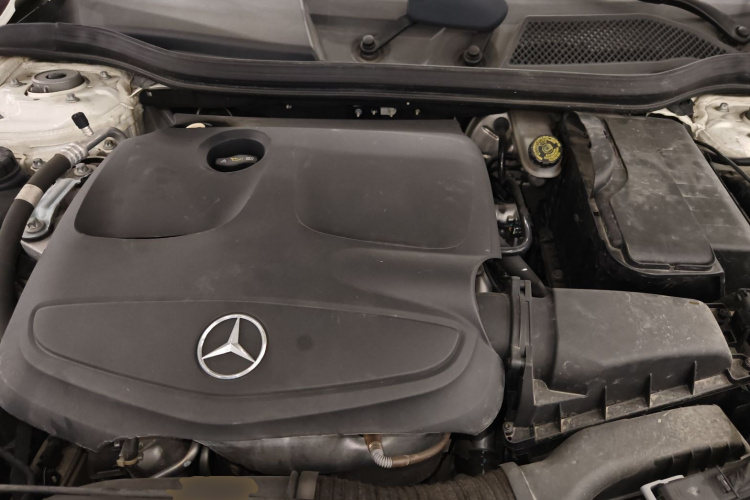 奔驰GLA 2018款 GLA 200 动感型机舱底盘24