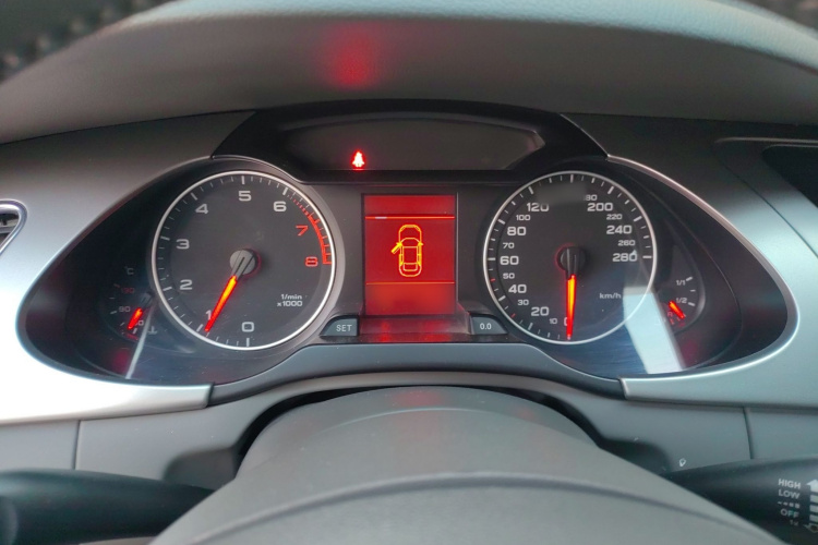 奥迪A4L 2011款 2.0 TFSI 标准型局部细节14