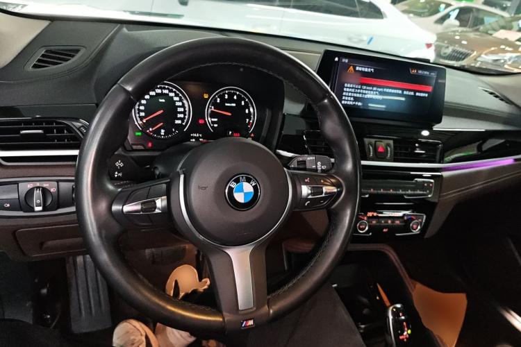 宝马X2 2021款 sDrive25i 领先型M运动套装中控内饰12