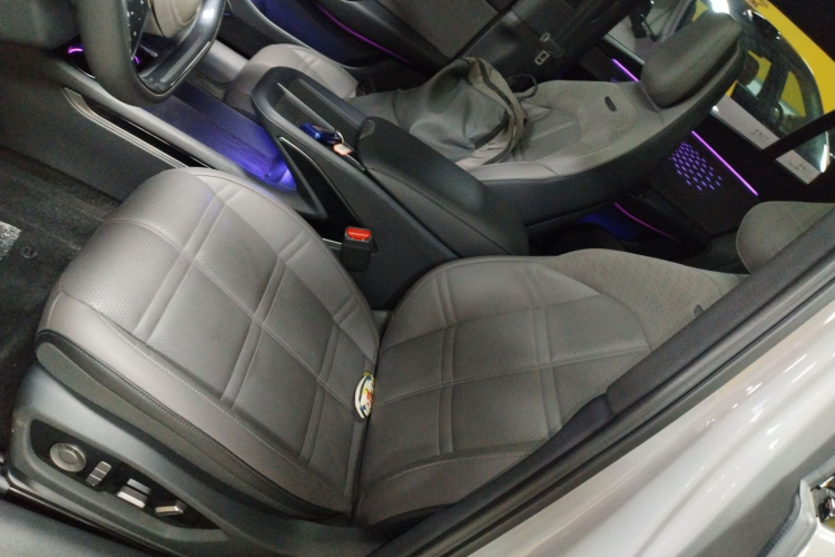 红旗EH7 2024款 760 Pro+ 四驱荣耀版中控内饰19