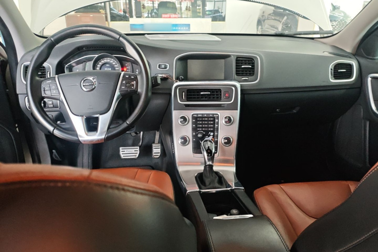 沃尔沃S60 2019款 S60L T3 智进版中控内饰12