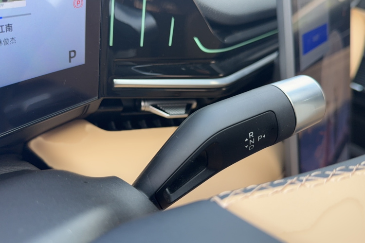 吉利银河 银河L6 2023款 125km 星舰局部细节18