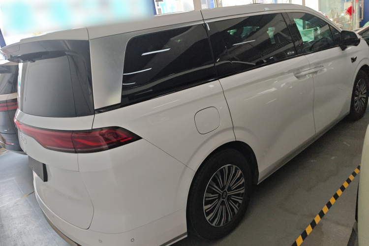 比亚迪 夏 2025款 DM-i 1.5T 180km 卓越型车身外观7