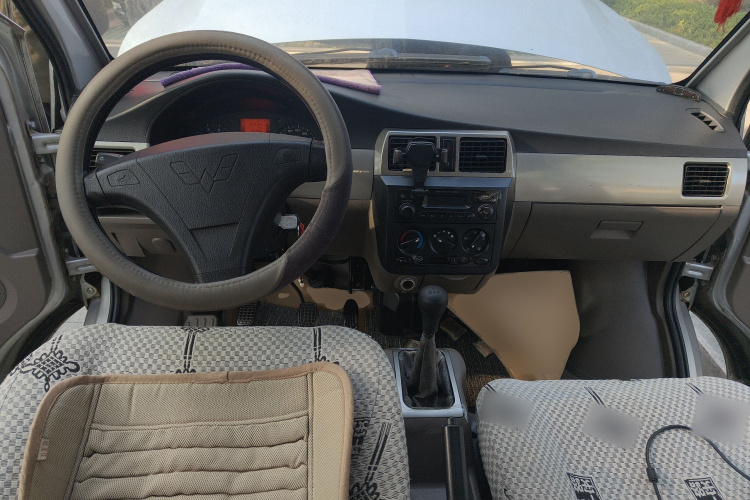 五菱汽车 五菱荣光 2011款 1.2L标准型中控内饰12