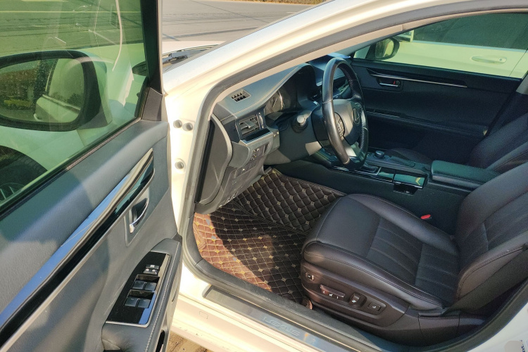 雷克萨斯ES 2017款 200 30周年纪念版中控内饰7003